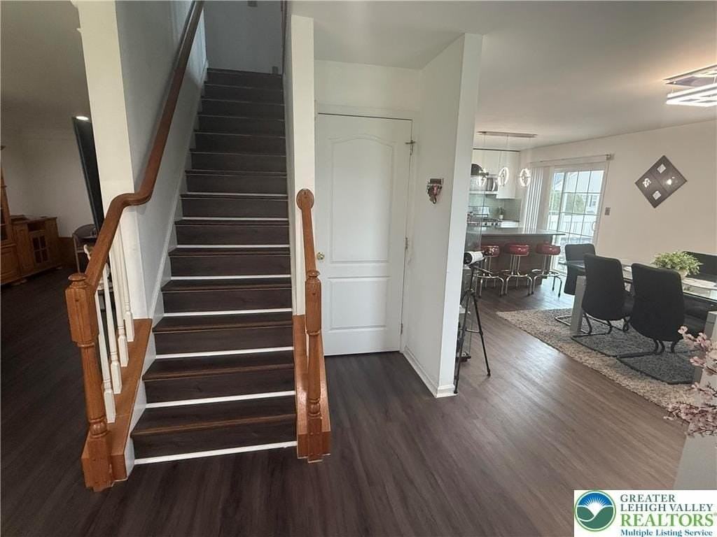 4127 Bunker Hill Dr S - Photo 4 of 22