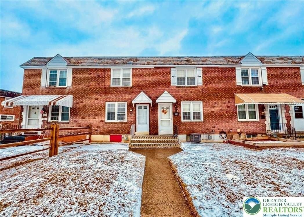 2074 Baker Dr - Photo 2 of 21