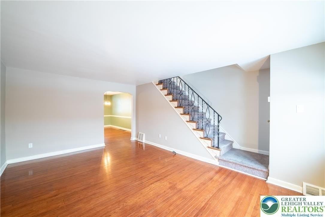 2074 Baker Dr - Photo 4 of 21