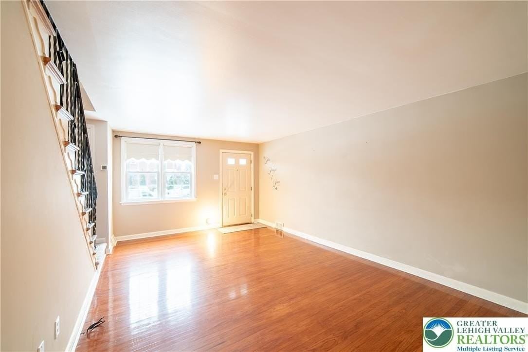 2074 Baker Dr - Photo 5 of 21