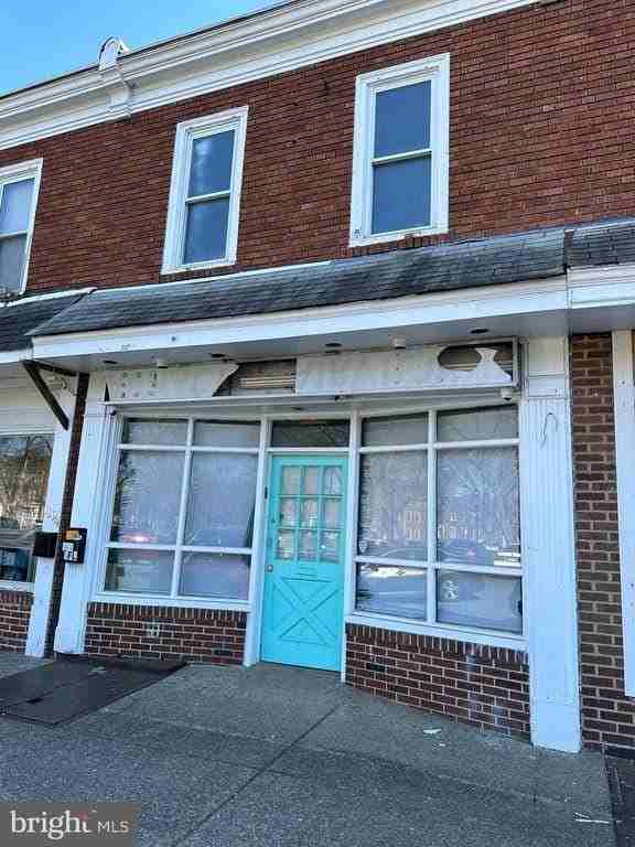 1192 Yorkship Sq - Photo 3 of 30