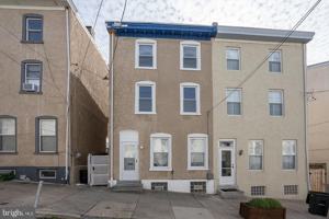 featured image of 217 Dupont St