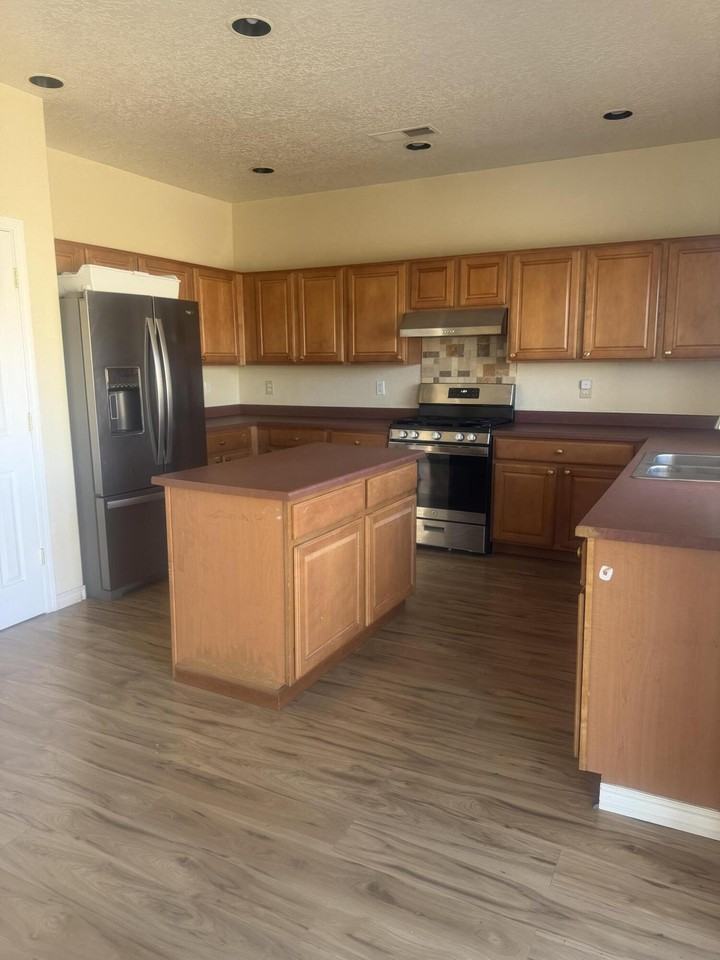 1012 Kiska St Nw - Photo 2 of 6