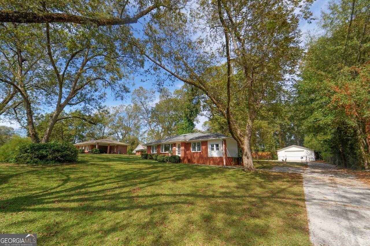 370 Georgia Ave - Photo 2 of 14