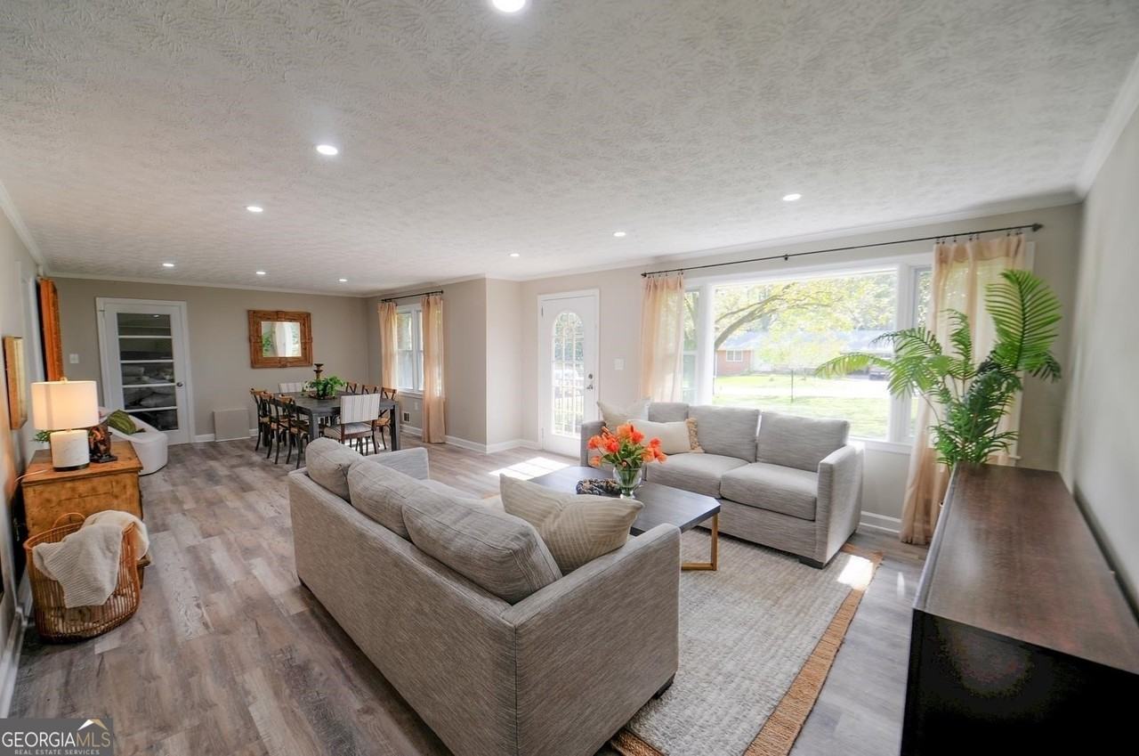 370 Georgia Ave - Photo 3 of 14