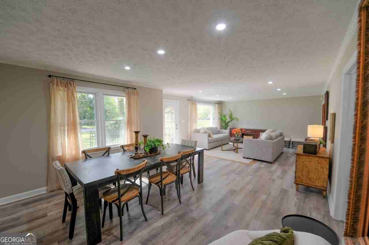 370 Georgia Ave - Photo 5 of 14