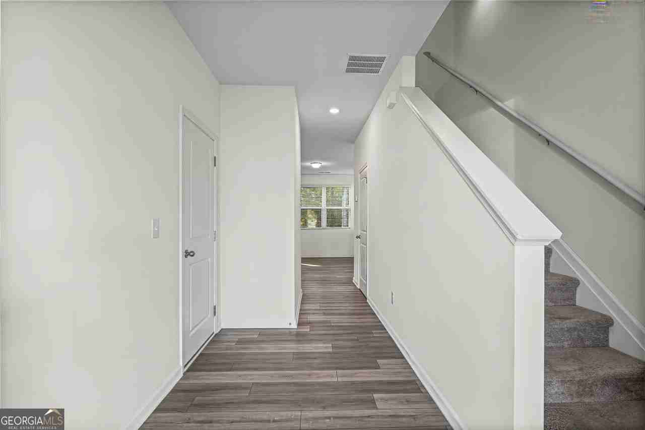 366 Penn Station Way - Photo 2 of 33