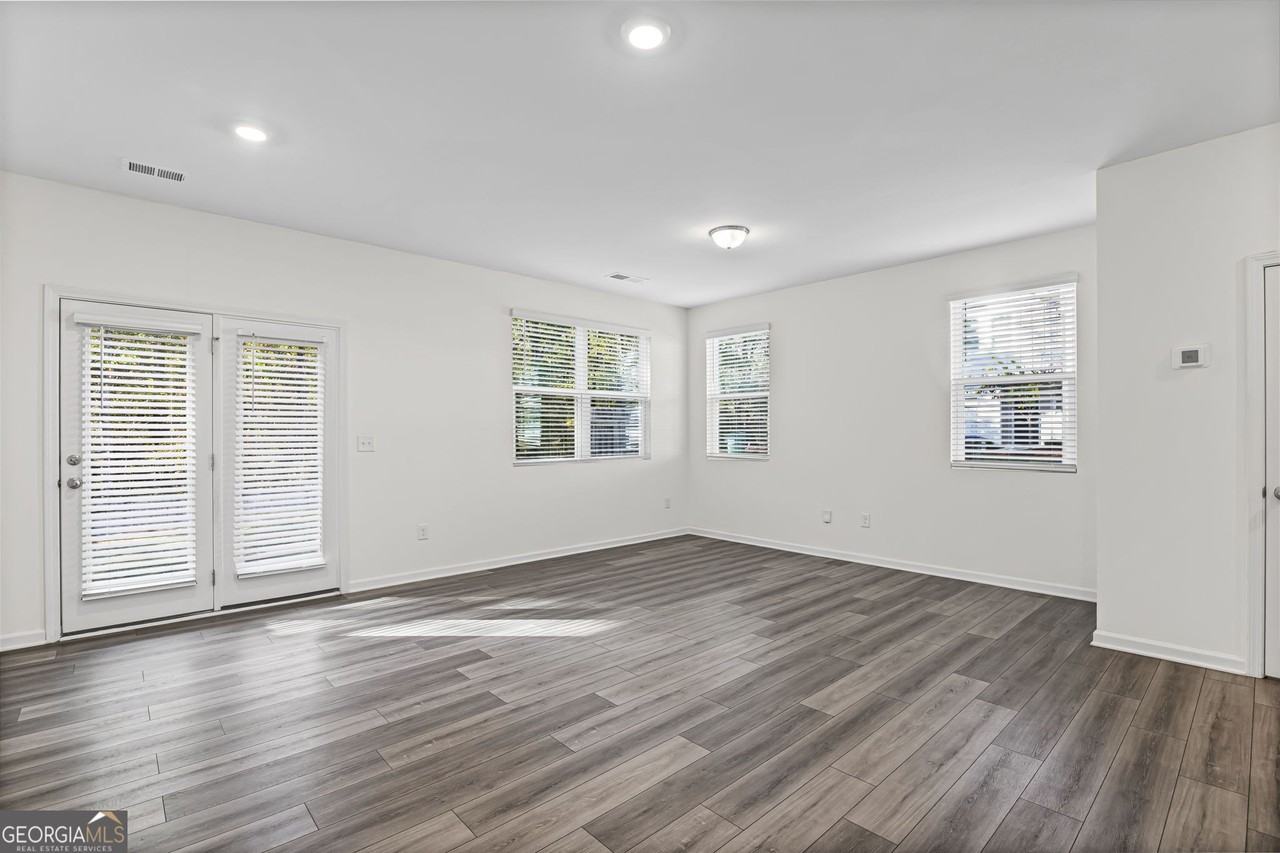 366 Penn Station Way - Photo 7 of 33