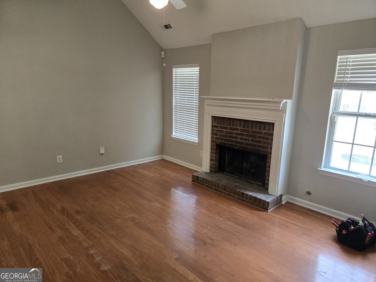 642 N Fairfield Dr - Photo 2 of 10