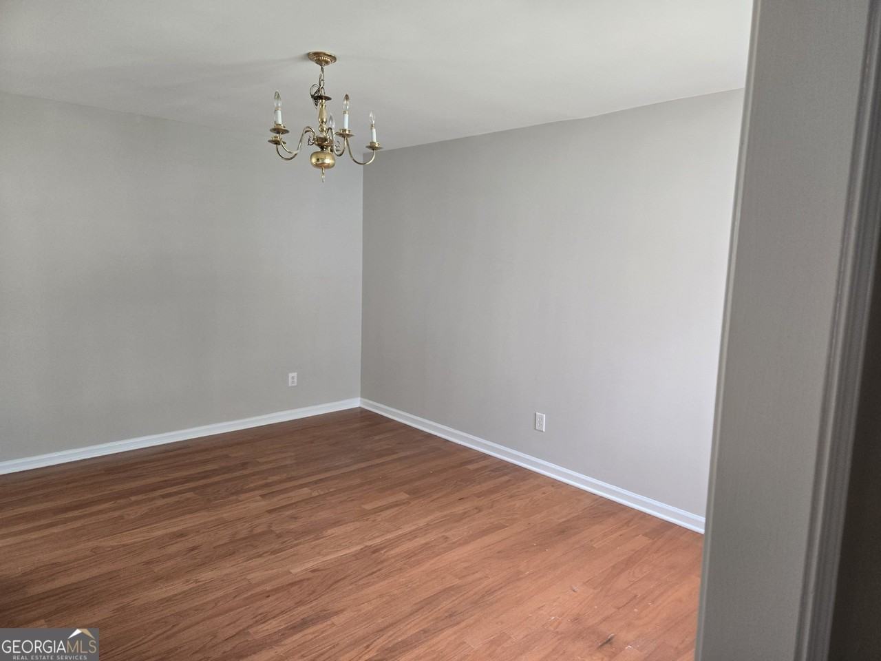 642 N Fairfield Dr - Photo 3 of 10