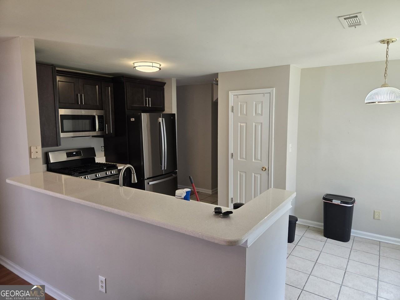 642 N Fairfield Dr - Photo 4 of 10