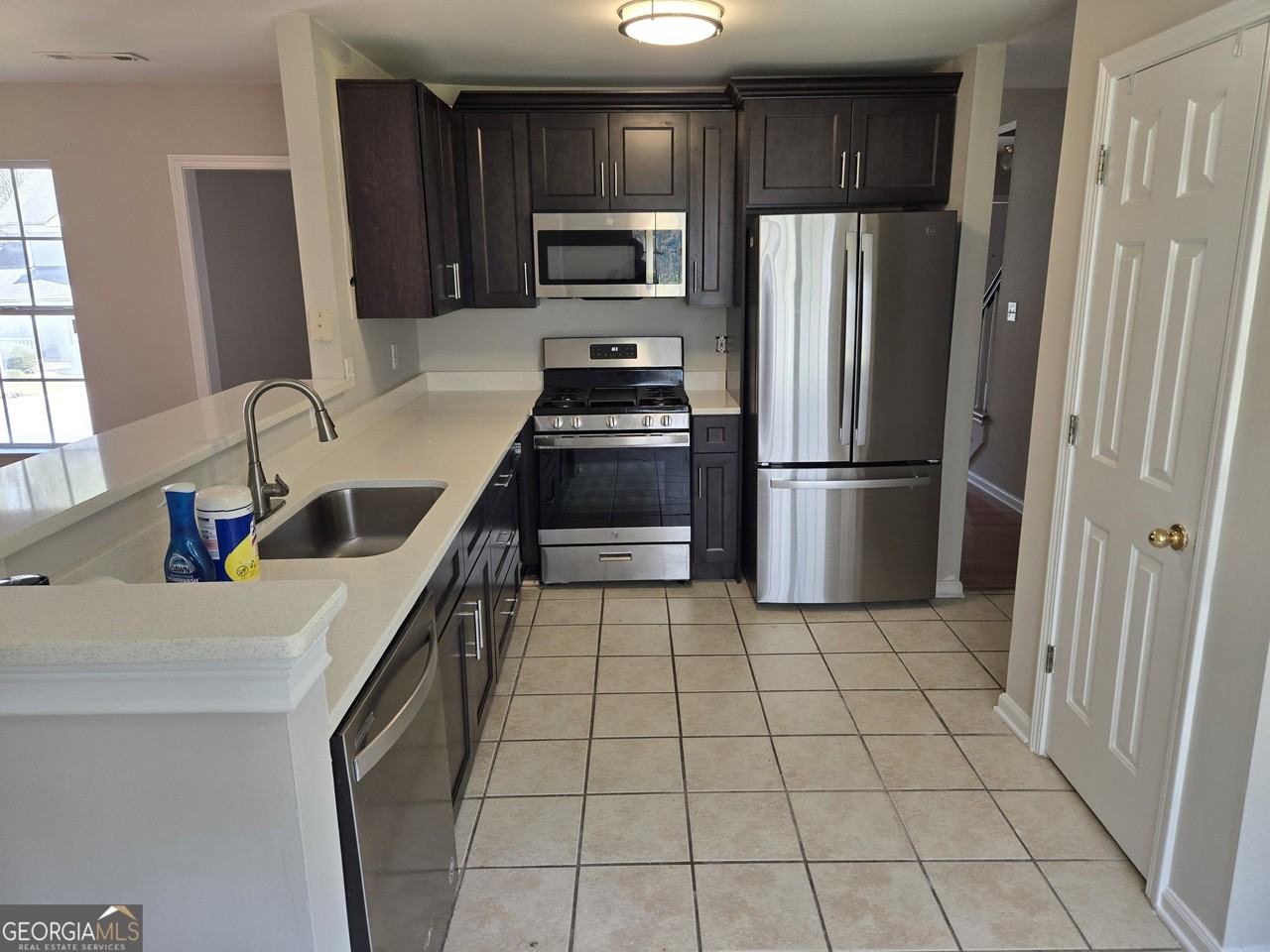 642 N Fairfield Dr - Photo 5 of 10