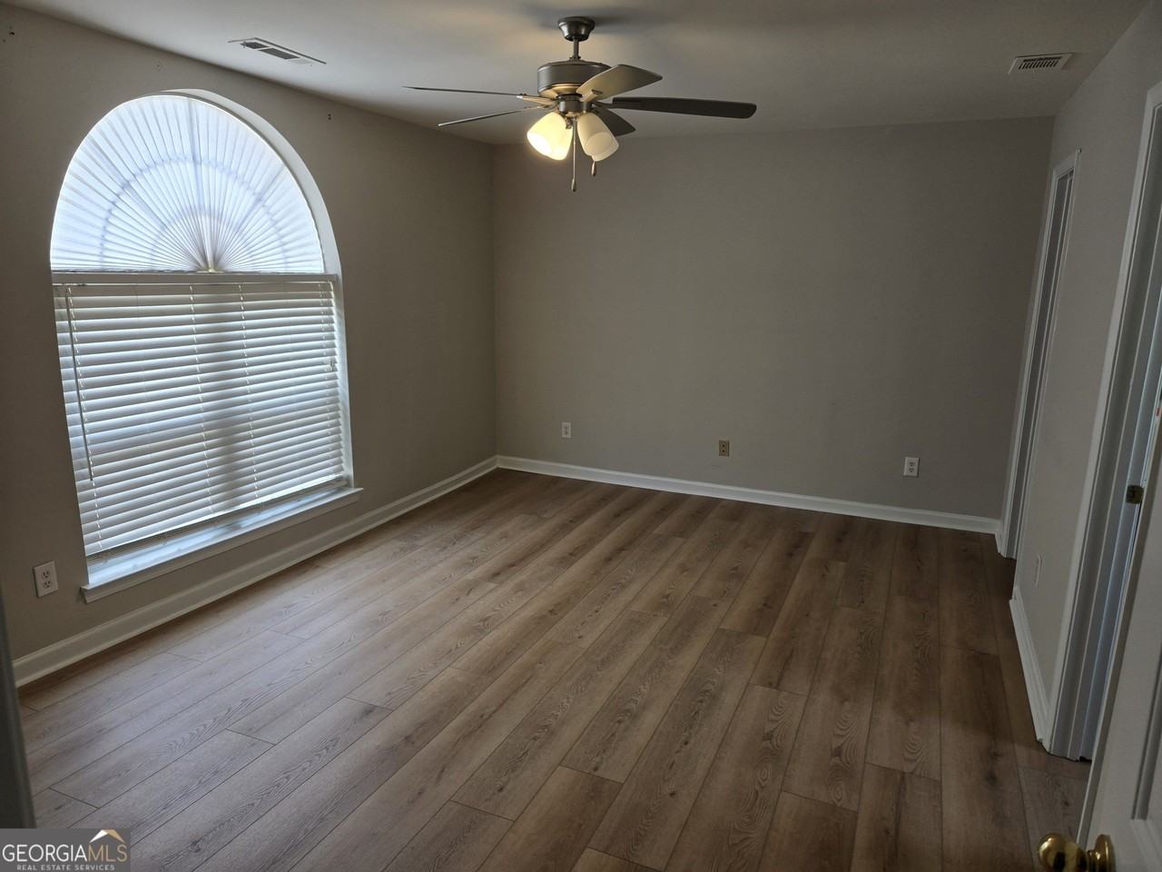 642 N Fairfield Dr - Photo 6 of 10