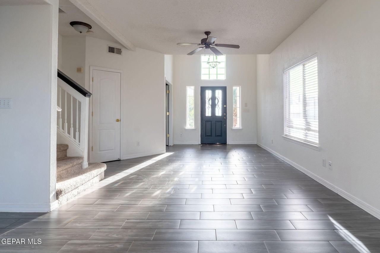 7037 Luz De Espejo Dr - Photo 2 of 32