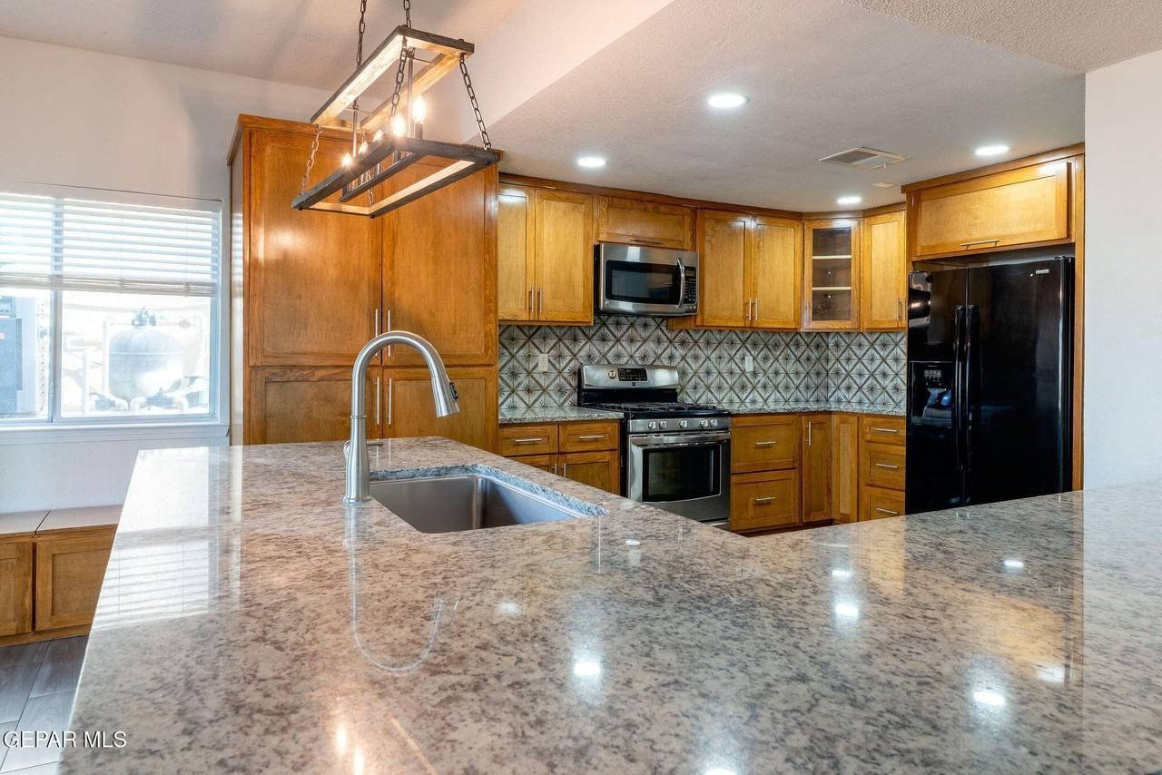 7037 Luz De Espejo Dr - Photo 3 of 32