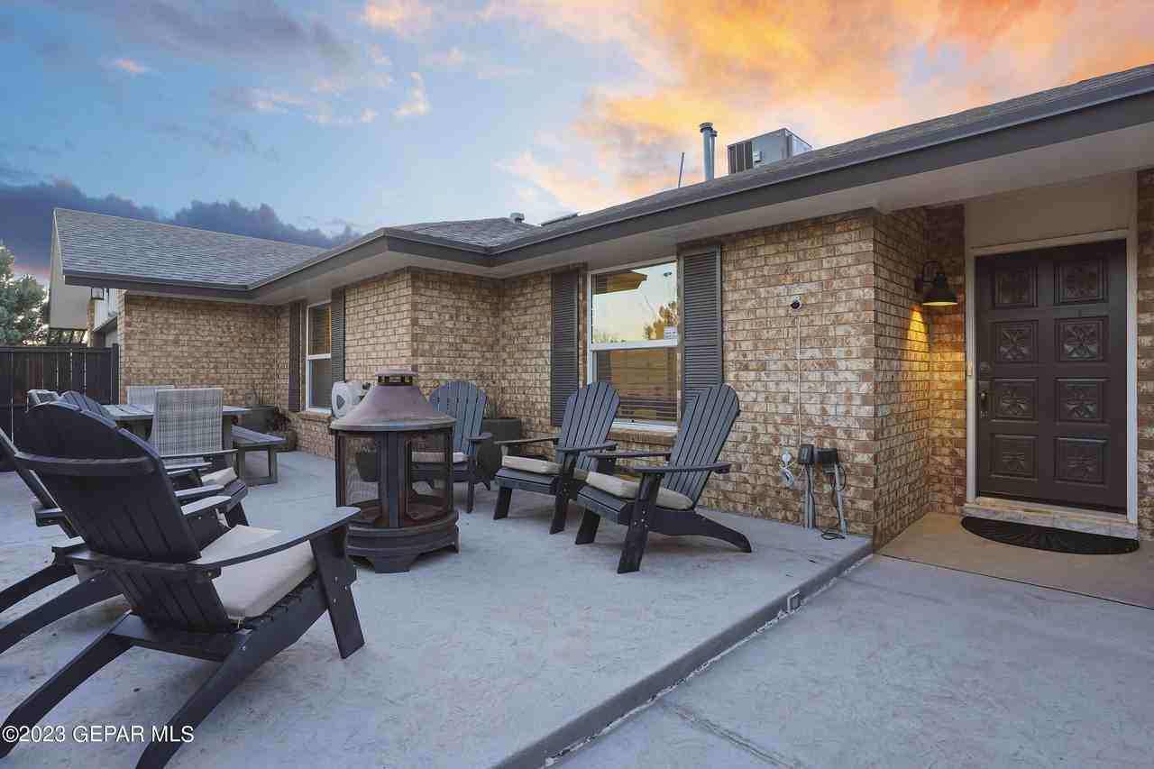 413 Hollydale Dr - Photo 4 of 37