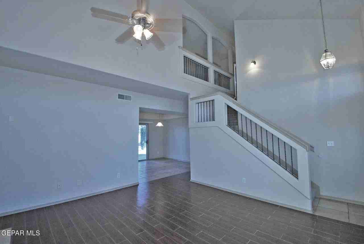 516 Cactus Crossing Dr - Photo 4 of 23