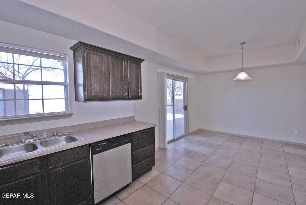 516 Cactus Crossing Dr - Photo 6 of 23