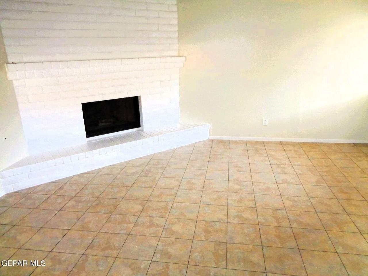 3028 E Glen Dr Unit A - Photo 3 of 16