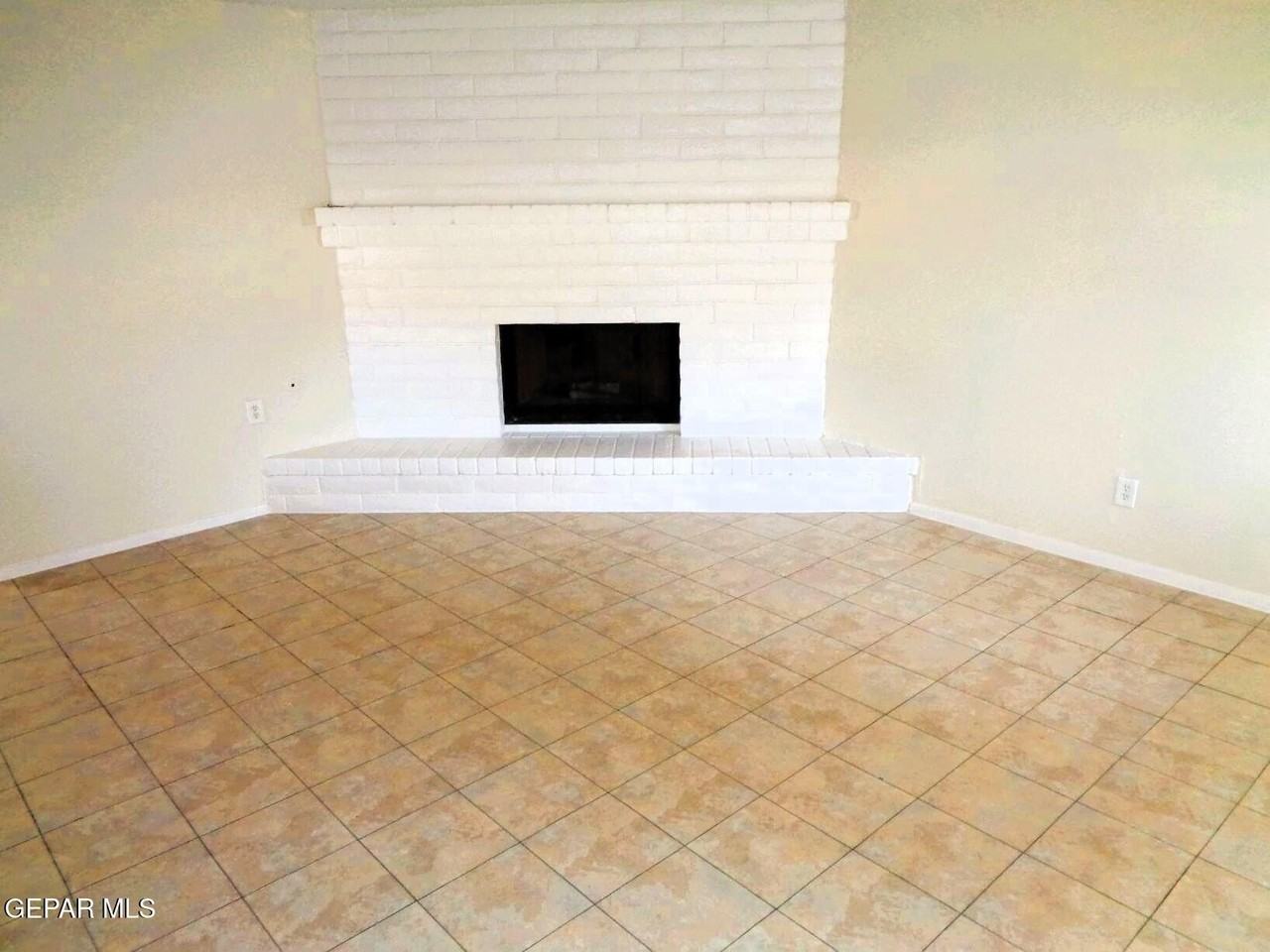 3028 E Glen Dr Unit A - Photo 4 of 16