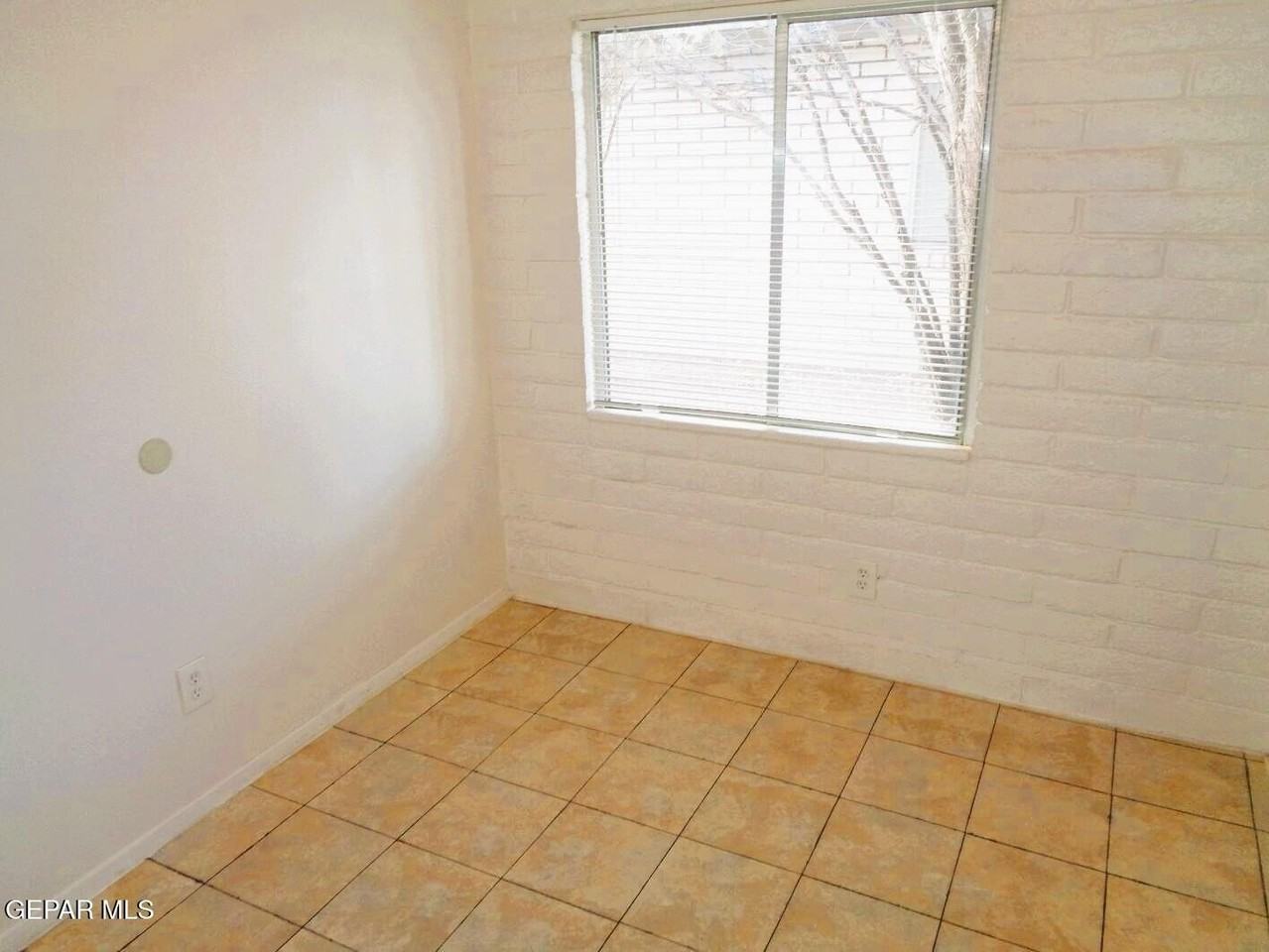 3028 E Glen Dr Unit A - Photo 7 of 16