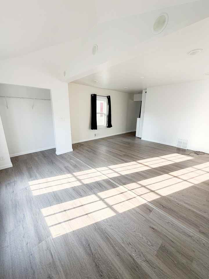 613 Oakland Ave #1 - Photo 3 of 31