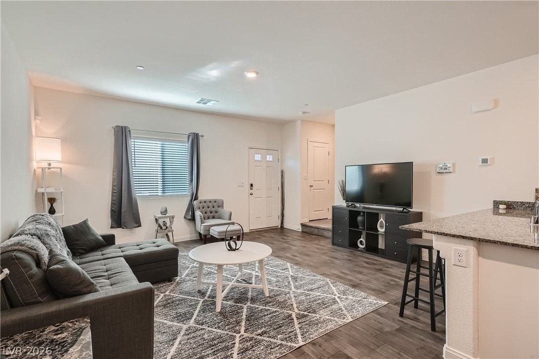 527 Clearsable Ave - Photo 2 of 11