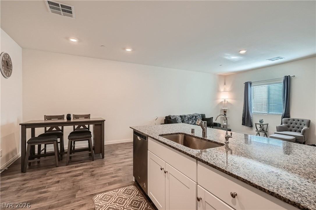 527 Clearsable Ave - Photo 4 of 11