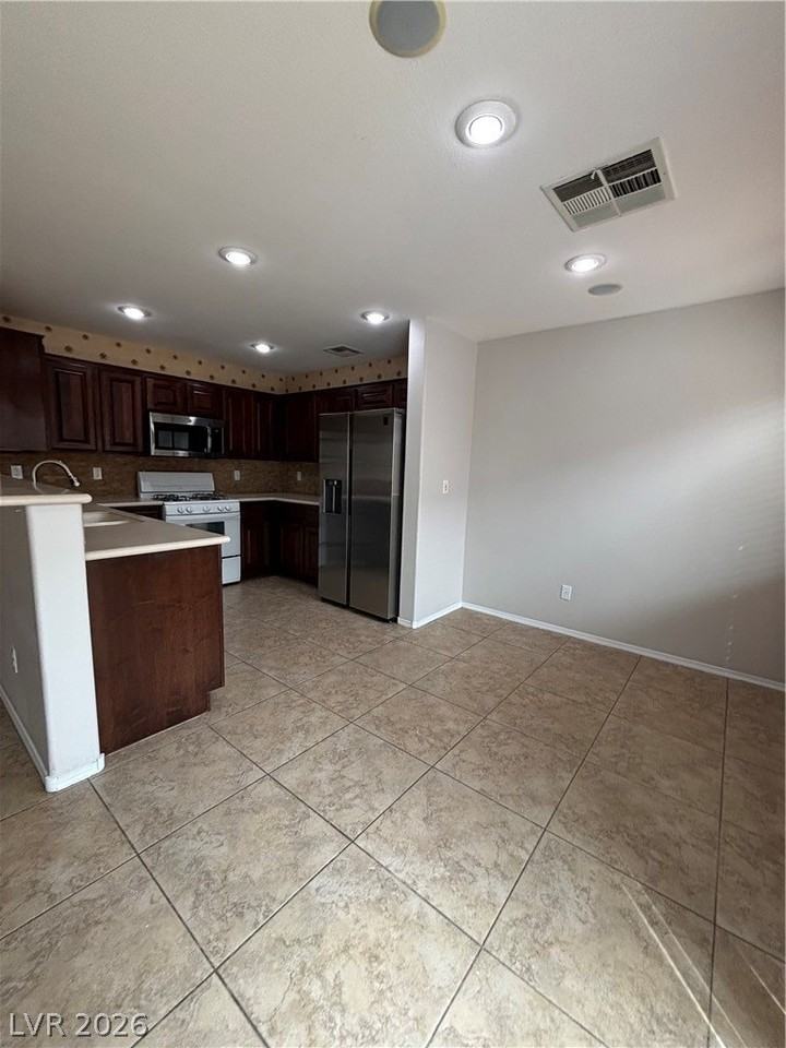 10392 Lady Angela St - Photo 6 of 24