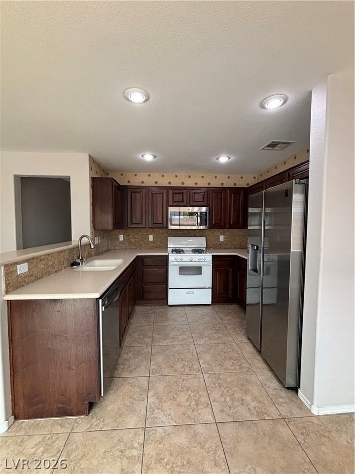 10392 Lady Angela St - Photo 7 of 24