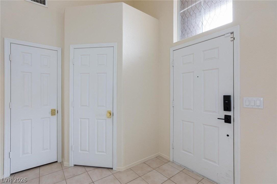 8204 Burgesshill Ave - Photo 5 of 37