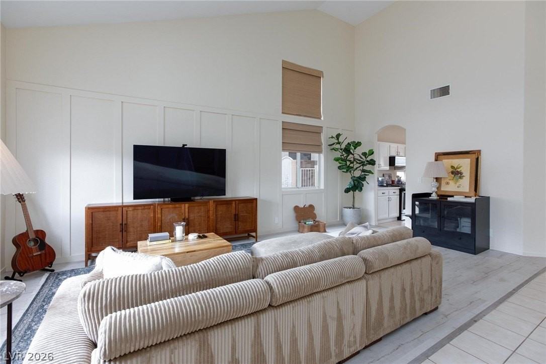 8204 Burgesshill Ave - Photo 6 of 37