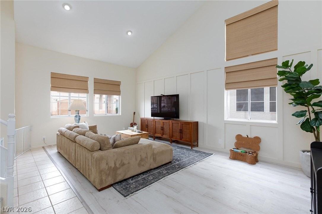 8204 Burgesshill Ave - Photo 7 of 37