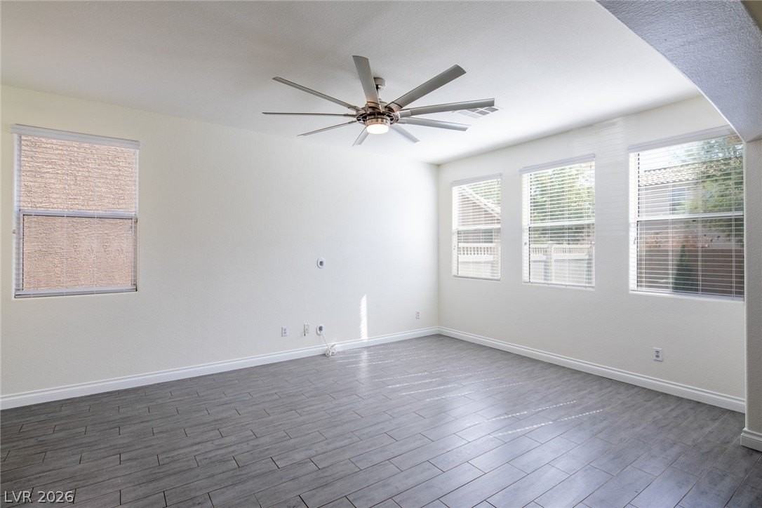 1068 Crescent Falls St - Photo 5 of 38