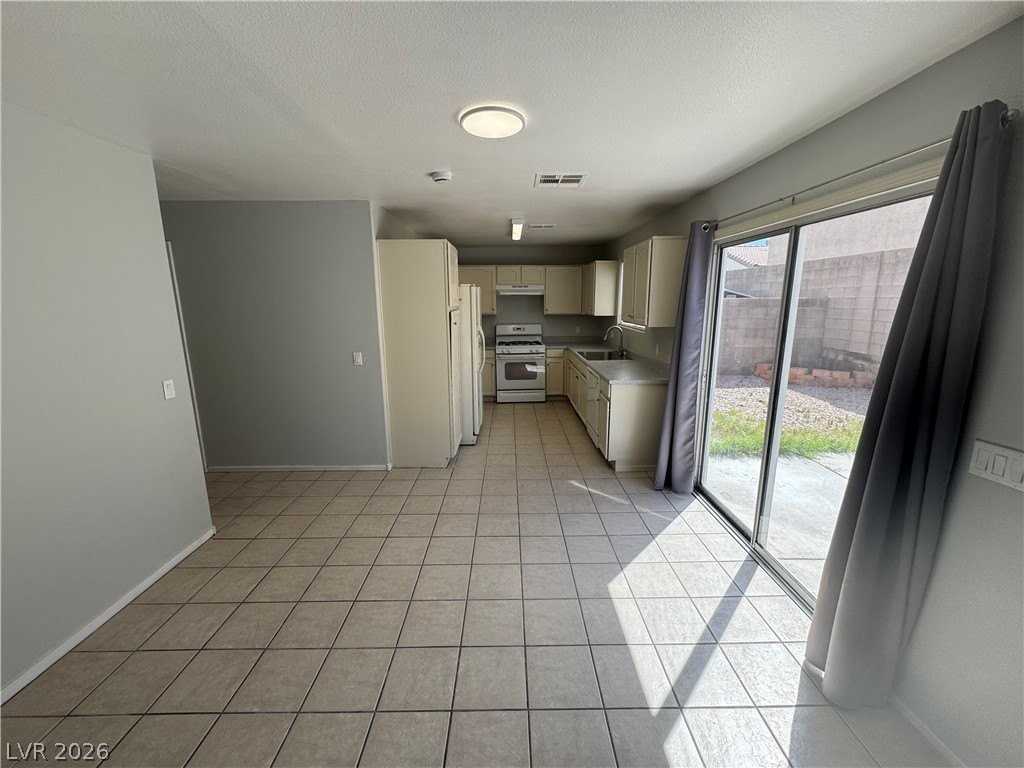 5273 Panguitch Dr - Photo 6 of 33