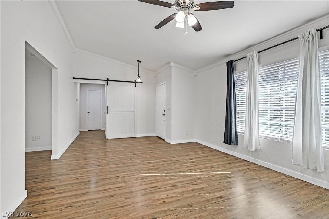 592 Macbrey Dr - Photo 2 of 38