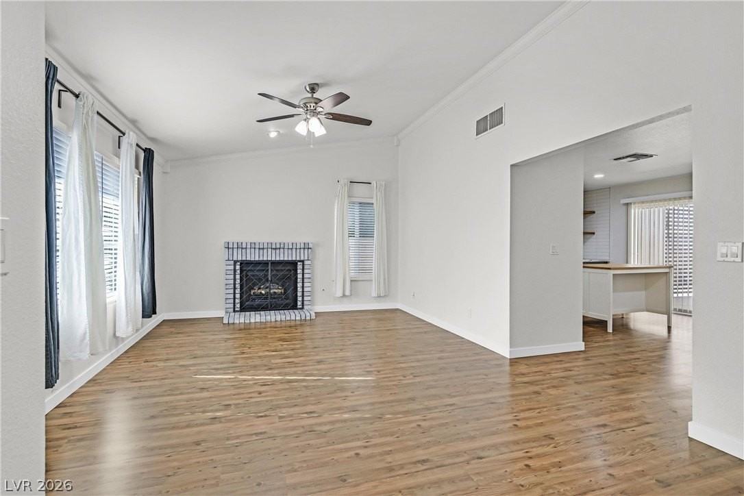 592 Macbrey Dr - Photo 4 of 38