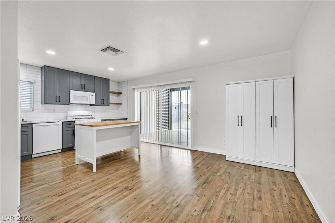 592 Macbrey Dr - Photo 5 of 38