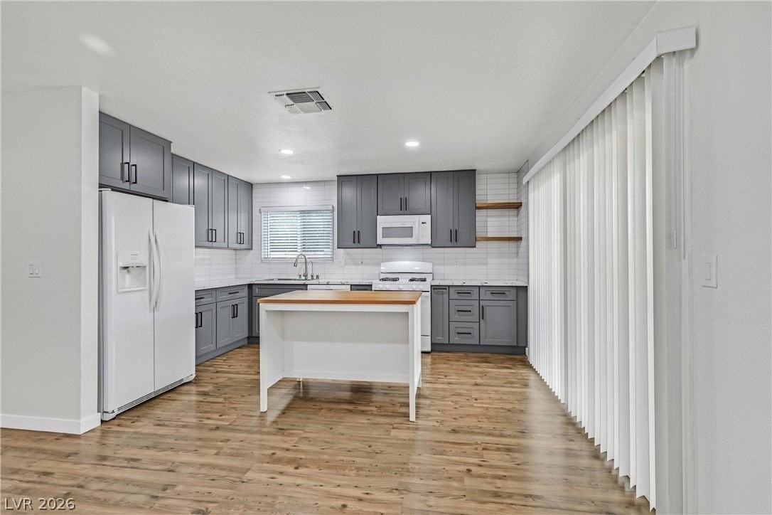 592 Macbrey Dr - Photo 6 of 38