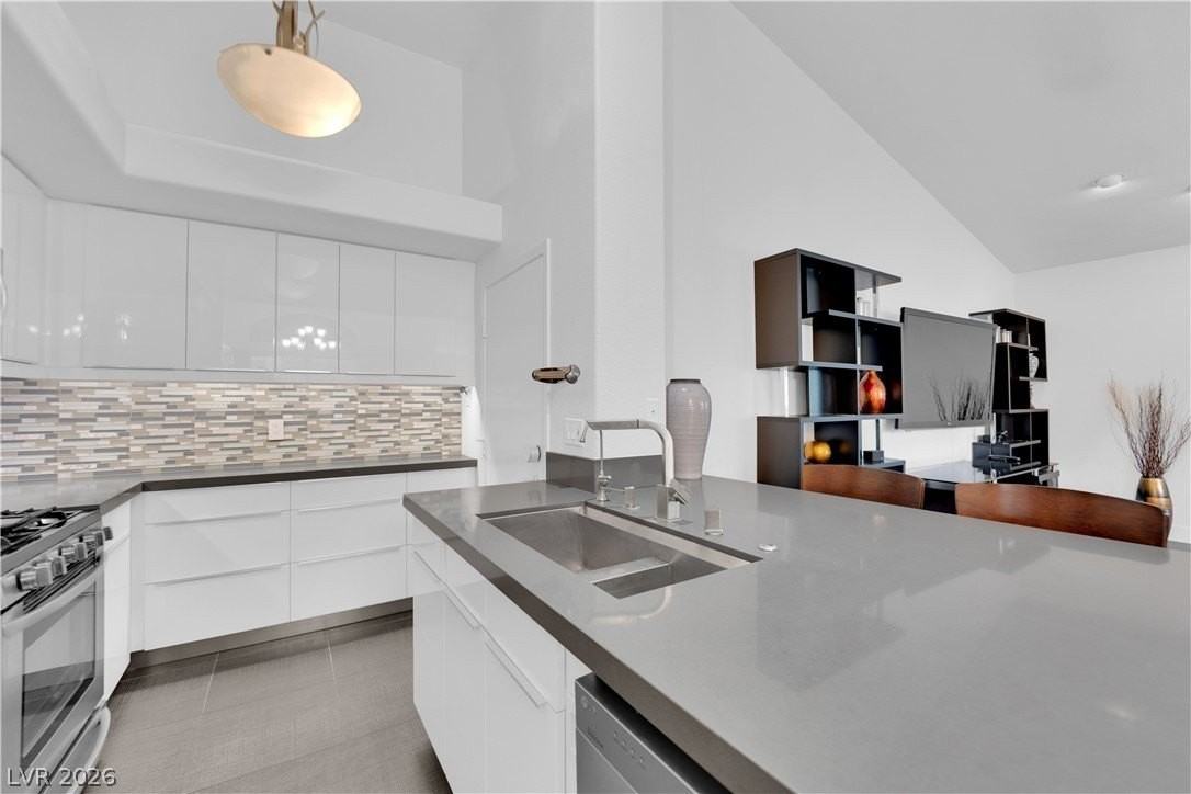 5916 Sunlight Garden Way - Photo 7 of 25