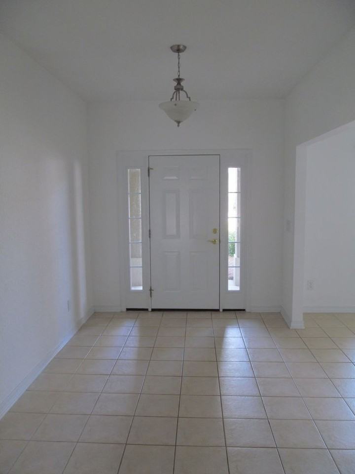 219 Windsor Way - Photo 3 of 34