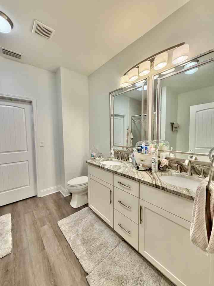 411B Redwood Ave #1 - Photo 5 of 17