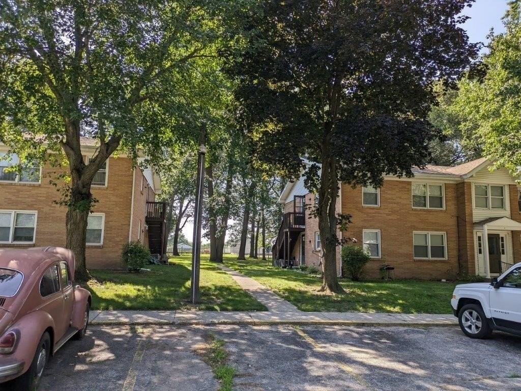 812 W Daumer Rd Apt C1 - Photo 4 of 17