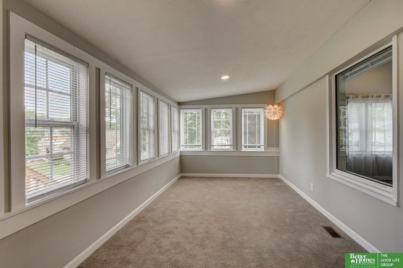 6519 Parker St - Photo 5 of 36