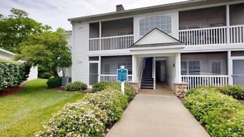 featured image of 2718 S Knightsbridge Cir