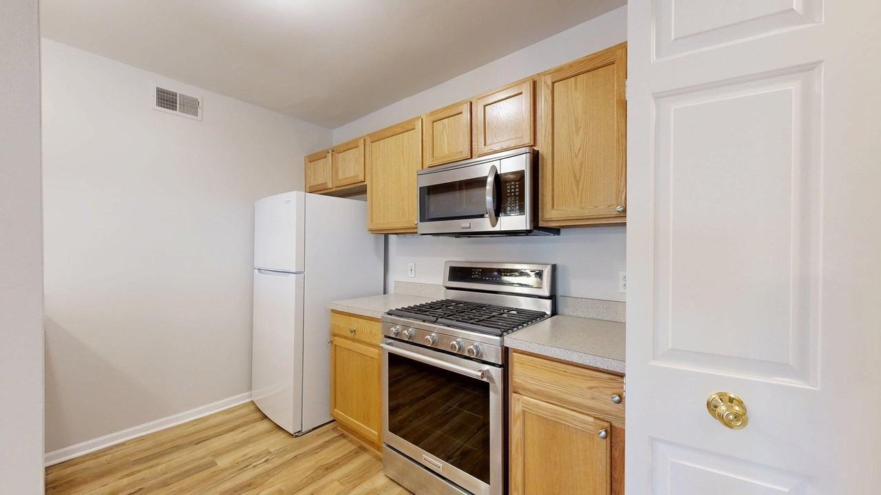 2718 S Knightsbridge Cir - Photo 4 of 19