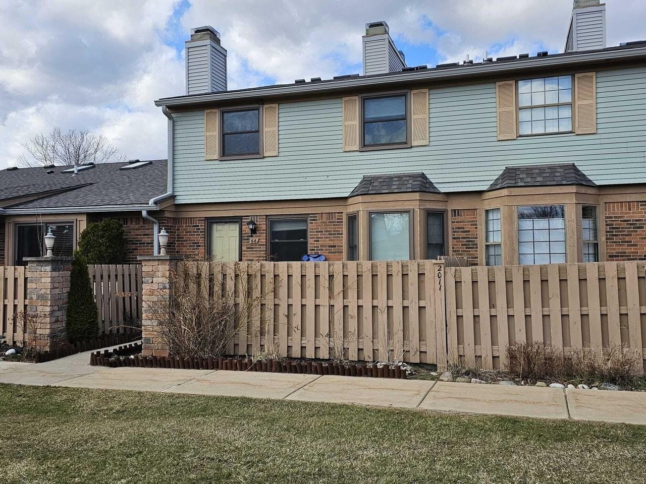 2011 Vine Way Dr Apt 66 - Photo 2 of 23