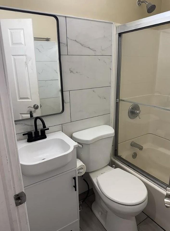 22641 Albion Ave - Photo 5 of 11