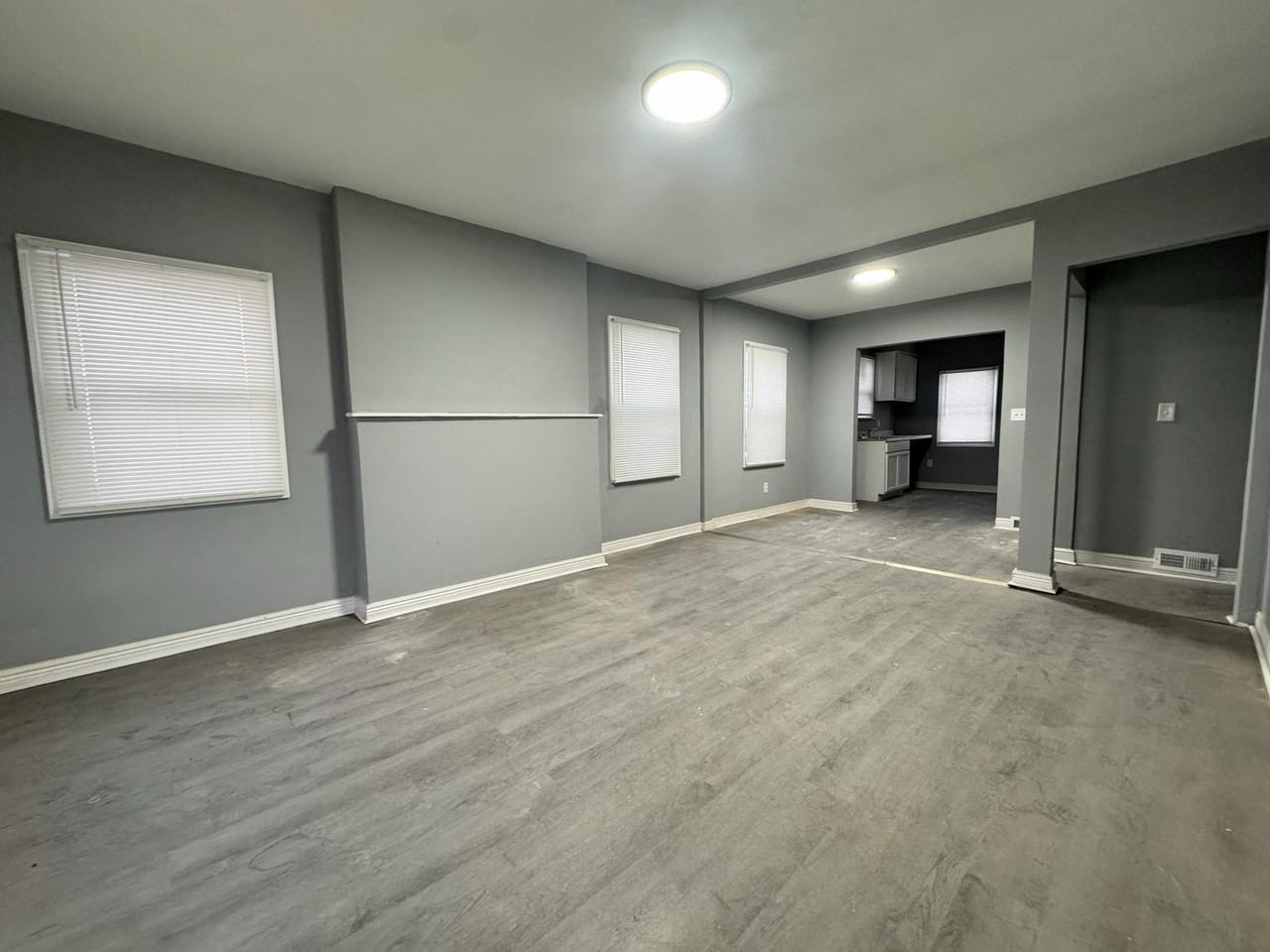 11400 Abington Ave - Photo 2 of 7