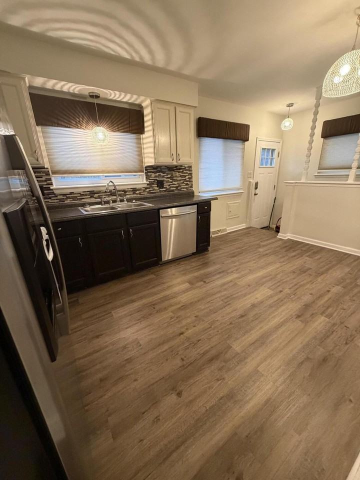 17422 Keppen Ave - Photo 3 of 13